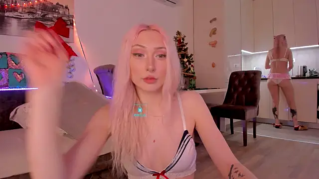 Snapshot of AlexRoseLiRed chatting on 01/08/25, 11:19 AlexRoseLiRed online show from 01/08/25, 11:19