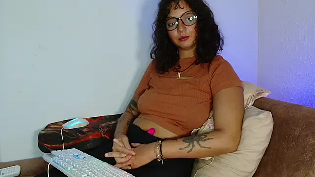 Snapshot of myamillor chatting on 04/24/26, 10:23 myamillor online show from 04/24/26, 10:23