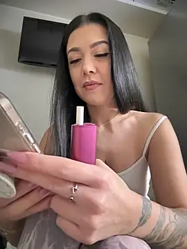 Snapshot of denise_k chatting on 12/20/24, 12:38 denise k online show from 12/20/24, 12:38