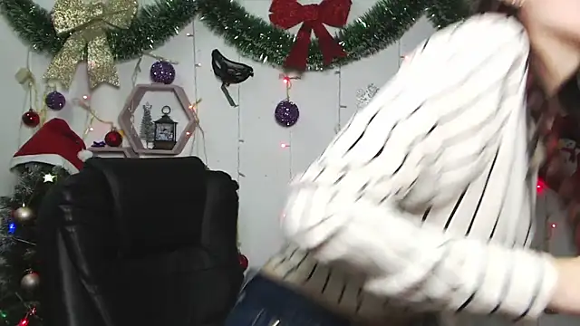 Snapshot of MilaLoona chatting on 12/23/24, 07:28 MilaLoona online show from 12/23/24, 07:28