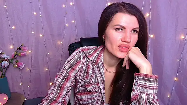 Snapshot of MilaLoona chatting on 03/01/26, 07:32 MilaLoona online show from 03/01/26, 07:32