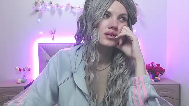 Snapshot of MilaLoona chatting on 03/28/26, 06:07 MilaLoona online show from 03/28/26, 06:07