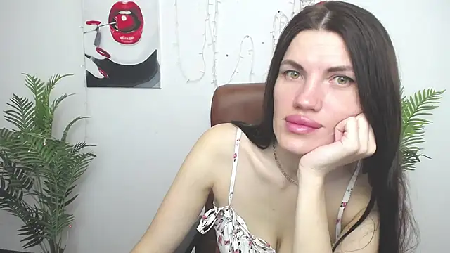 Snapshot of MilaLoona chatting on 05/08/26, 06:08 MilaLoona online show from 05/08/26, 06:08