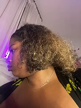 BigFineSelena online show from 05/17/26, 03:48