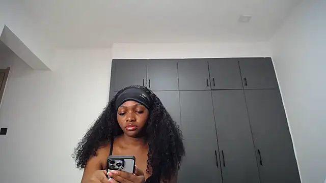 Snapshot of Pretty_Liya08 chatting on 06/17/26, 05:47 Pretty Liya08 online show from 06/17/26, 05:47