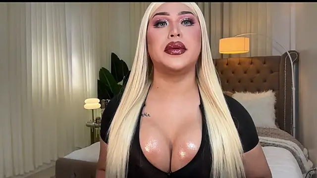 Snapshot of Your_Majesty_Tyra chatting on 01/25/25, 05:29 Your Majesty Tyra online show from 01/25/25, 05:29