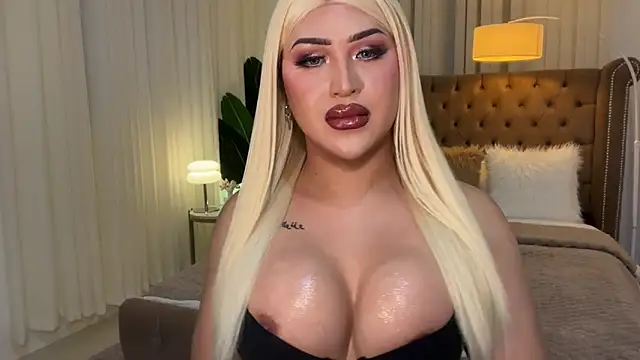 Snapshot of Your_Majesty_Tyra chatting on 02/27/25, 09:32 Your Majesty Tyra online show from 02/27/25, 09:32