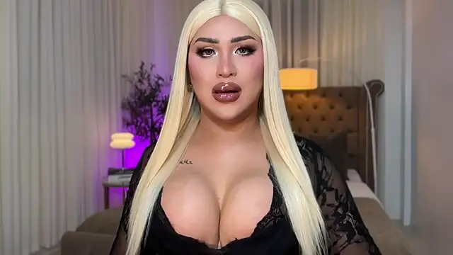 Snapshot of Your_Majesty_Tyra chatting on 10/01/25, 04:51 Your Majesty Tyra online show from 10/01/25, 04:51