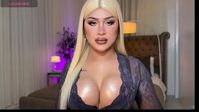 Snapshot of Your_Majesty_Tyra chatting on 11/02/25, 04:26 Your Majesty Tyra online show from 11/02/25, 04:26