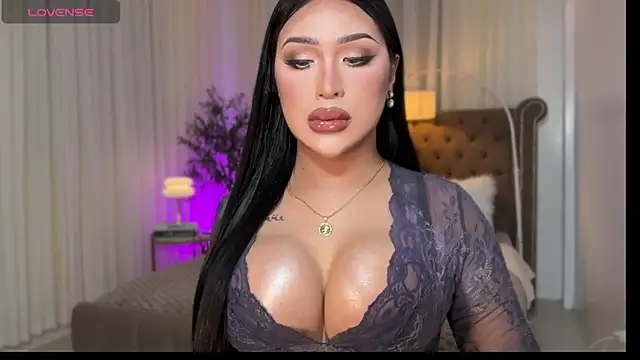 Snapshot of Your_Majesty_Tyra chatting on 11/23/25, 05:29 Your Majesty Tyra online show from 11/23/25, 05:29