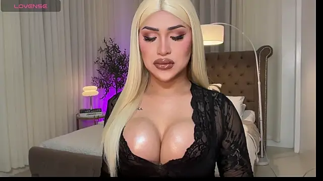 Snapshot of Your_Majesty_Tyra chatting on 02/12/26, 05:24 Your Majesty Tyra online show from 02/12/26, 05:24