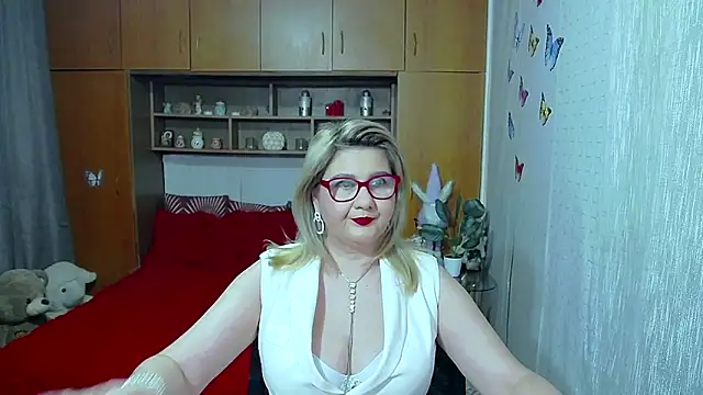 LucilleFenlys online show from 04/23/26, 12:01