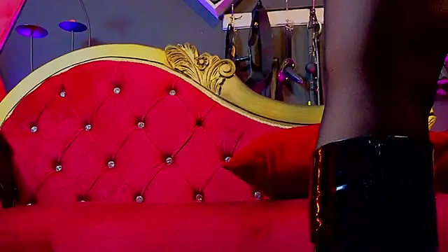 PerlaDivaio online show from 10/18/25, 02:18