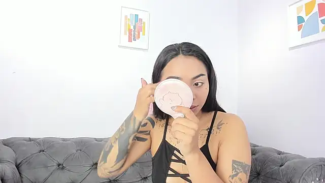 miss soffi  online show from 11/15/25, 12:23