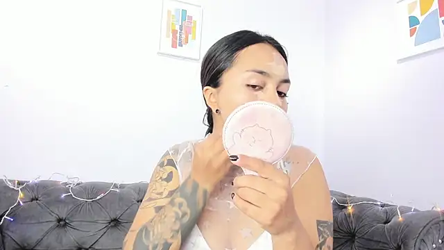 miss soffi  online show from 12/02/25, 12:21