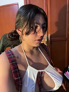 Snapshot of loolla_23 chatting on 02/28/25, 02:09 loolla 23 online show from 02/28/25, 02:09