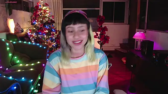 Snapshot of Aquamarinebubble chatting on 12/17/24, 06:02 Aquamarinebubble online show from 12/17/24, 06:02