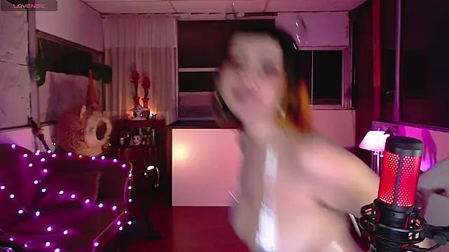 Snapshot of Aquamarinebubble chatting on 02/27/25, 03:04 Aquamarinebubble online show from 02/27/25, 03:04