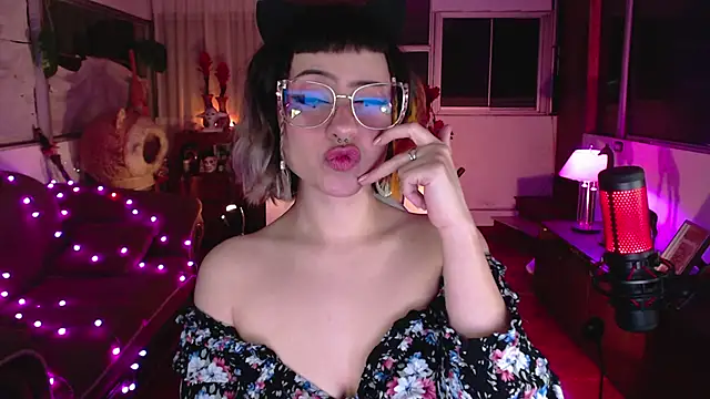 Snapshot of Aquamarinebubble chatting on 03/03/25, 04:47 Aquamarinebubble online show from 03/03/25, 04:47