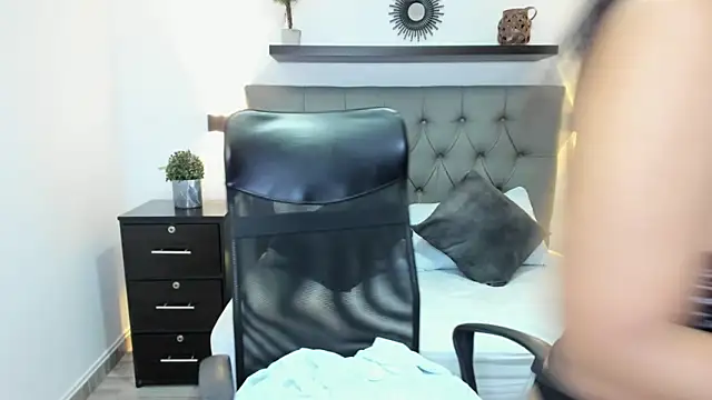 isabella florez online show from 03/01/25, 06:00