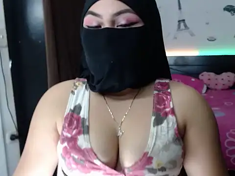 Snapshot of Hana___ chatting on 12/15/24, 05:56 Hana online show from 12/15/24, 05:56