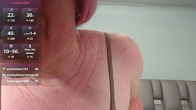 Kittywhiteass online show from 11/17/25, 08:42