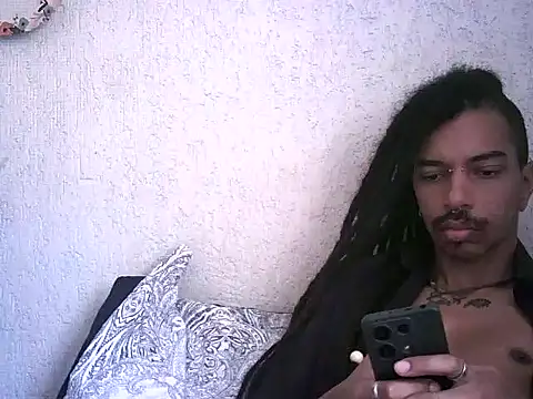 Snapshot of DarkSlim666 chatting on 01/18/26, 04:00 DarkSlim666 online show from 01/18/26, 04:00
