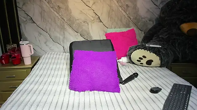 Niyirey1 online show from 03/18/26, 02:42