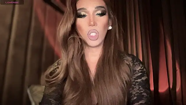 Snapshot of Lo_la_69 chatting on 10/25/25, 04:53 Lo la 69 online show from 10/25/25, 04:53