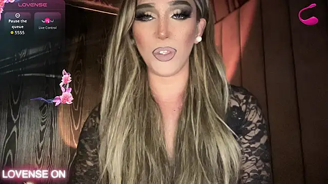 Snapshot of Lo_la_69 chatting on 12/14/25, 04:40 Lo la 69 online show from 12/14/25, 04:40