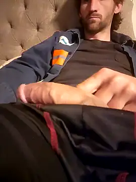 Snapshot of lewis7869 chatting on 03/15/25, 11:29 lewis7869 online show from 03/15/25, 11:29