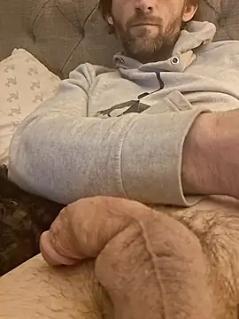 Snapshot of lewis7869 chatting on 12/19/25, 03:41 lewis7869 online show from 12/19/25, 03:41