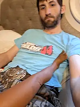 Snapshot of lewis7869 chatting on 03/27/26, 06:40 lewis7869 online show from 03/27/26, 06:40