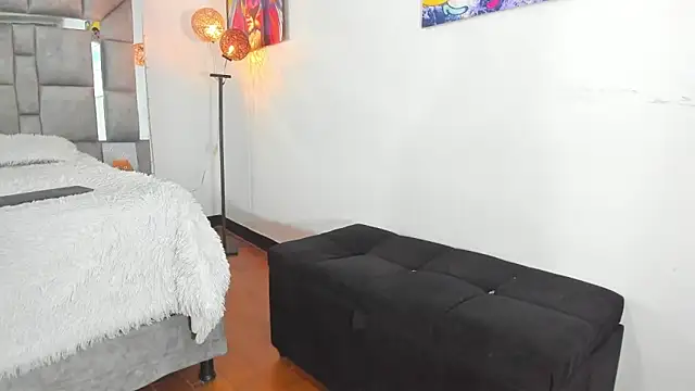 Candy And Andy  online show from 05/04/26, 02:02