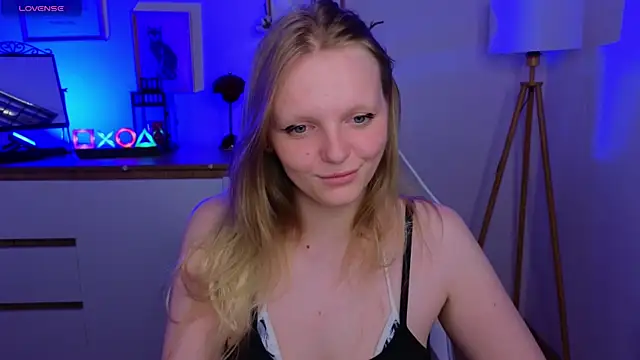 Snapshot of evangel1ne chatting on 06/26/26, 09:30 evangel1ne online show from 06/26/26, 09:30