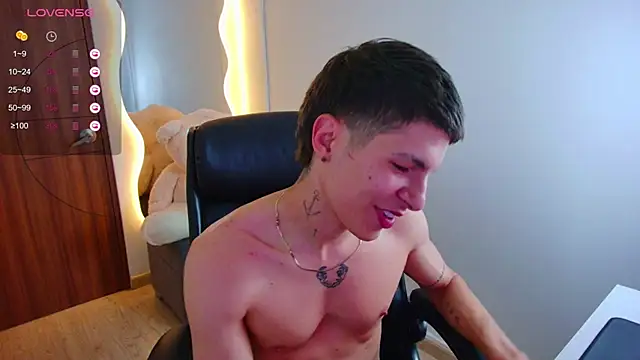 Snapshot of harrisoncuper chatting on 12/13/24, 04:00 harrisoncuper online show from 12/13/24, 04:00