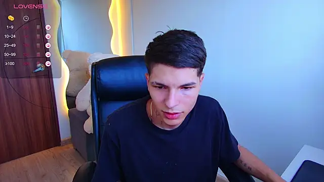 Snapshot of harrisoncuper chatting on 12/20/24, 10:32 harrisoncuper online show from 12/20/24, 10:32