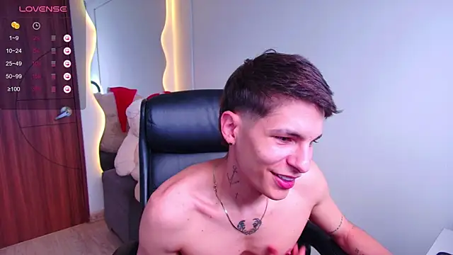 Snapshot of harrisoncuper chatting on 12/31/24, 10:23 harrisoncuper online show from 12/31/24, 10:23