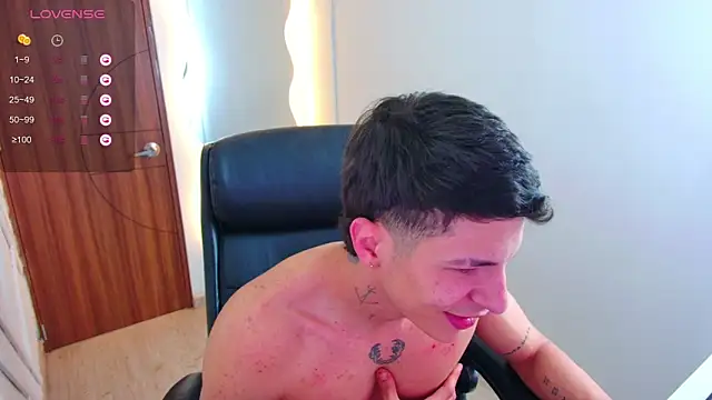 Snapshot of harrisoncuper chatting on 11/23/25, 11:04 harrisoncuper online show from 11/23/25, 11:04