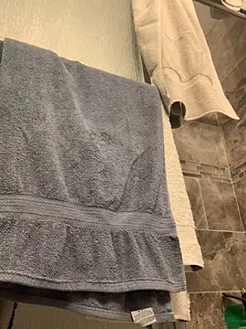 Snapshot of KcCumz19 chatting on 12/21/25, 10:28 KcCumz19 online show from 12/21/25, 10:28