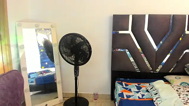 Snapshot of barbiee_05 chatting on 03/20/25, 08:40 barbiee 05 online show from 03/20/25, 08:40