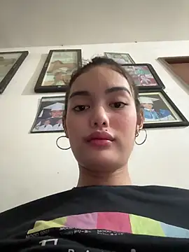 Snapshot of AlexandraMooree chatting on 02/14/25, 12:03 AlexandraMooree online show from 02/14/25, 12:03