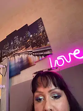 Snapshot of Lolaley2 chatting on 10/25/25, 01:29 Lolaley2 online show from 10/25/25, 01:29