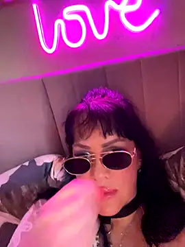 Snapshot of Lolaley2 chatting on 10/26/25, 06:08 Lolaley2 online show from 10/26/25, 06:08