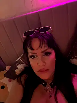 Snapshot of Lolaley2 chatting on 11/21/25, 06:23 Lolaley2 online show from 11/21/25, 06:23