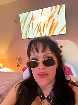 Snapshot of Lolaley2 chatting on 11/23/25, 07:41 Lolaley2 online show from 11/23/25, 07:41