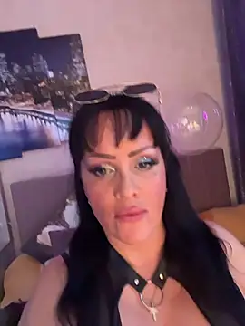 Snapshot of Lolaley2 chatting on 11/27/25, 12:18 Lolaley2 online show from 11/27/25, 12:18