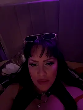 Snapshot of Lolaley2 chatting on 12/01/25, 04:28 Lolaley2 online show from 12/01/25, 04:28