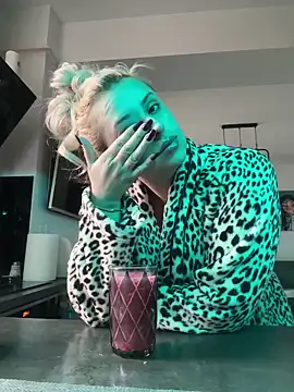 Snapshot of Aneri chatting on 03/23/25, 05:32 Aneri online show from 03/23/25, 05:32