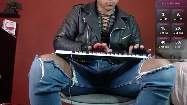 Snapshot of TomLover_12 chatting on 03/17/25, 12:04 TomLover 12 online show from 03/17/25, 12:04